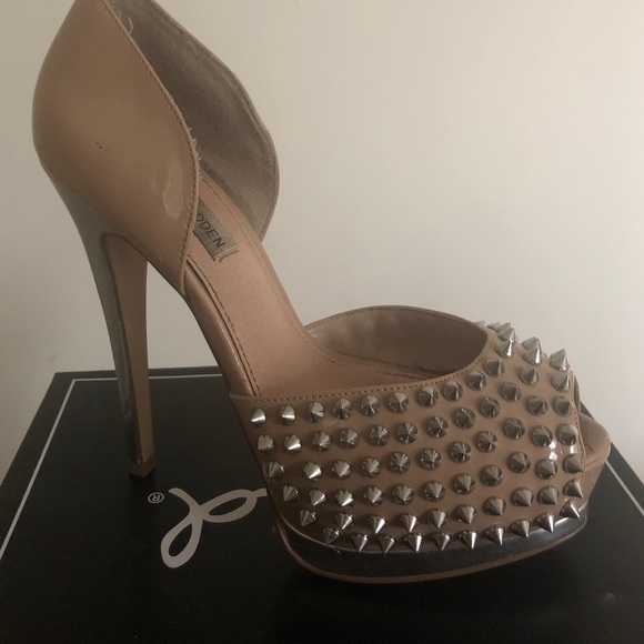 Shoes - Picture 1 of 1